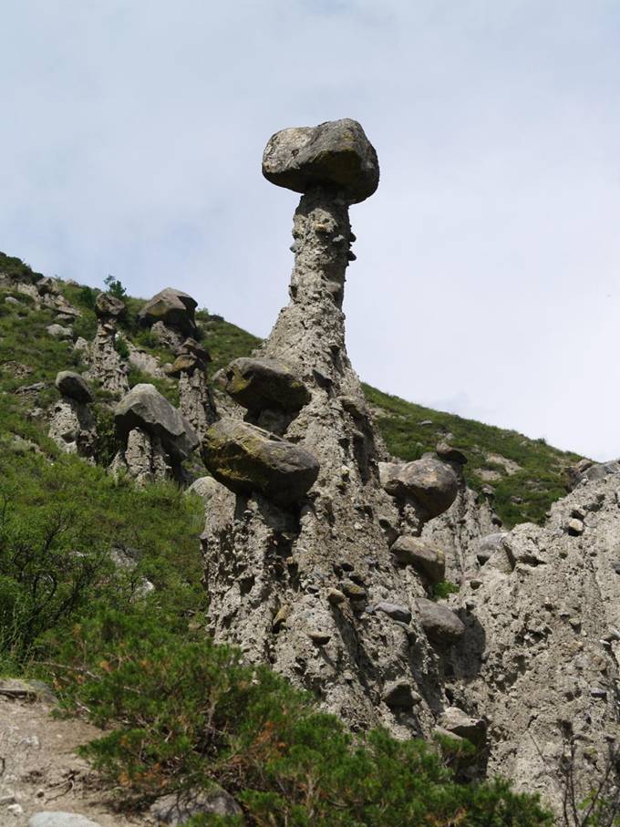Урочище Аккорум - долина каменных грибов. Горный Алтай