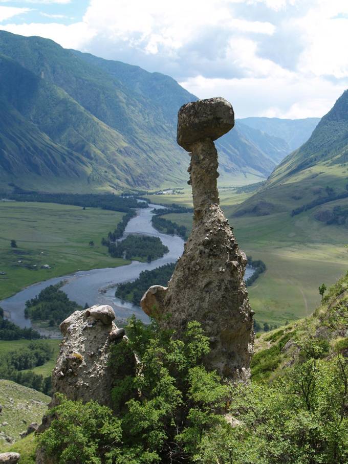 Долина реки Чулышман. Вид с урочища аккорум - долины каменных грибов