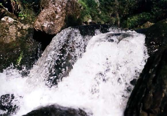 водопад на третьей речке в окрестностях Телецкого озера