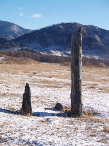 Горный Алтай зимой,  Каракольская Долина. Древние стелы